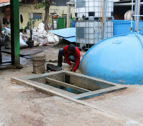 FOTO: Kreativitas Warga Pancoran Ciptakan Biogas dari Kotoran Sapi
