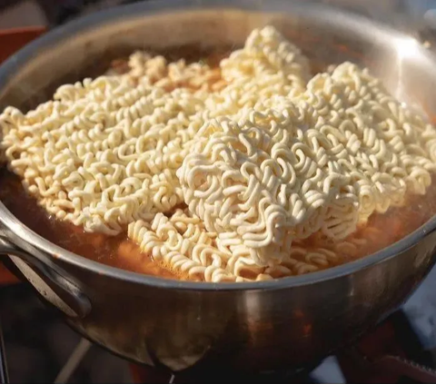 Tinggalkan Cara Lama, Begini Cara Memasak Mi Instan Secara Benar dan Sehat Biar MSG yang Merusak Otak Hilang