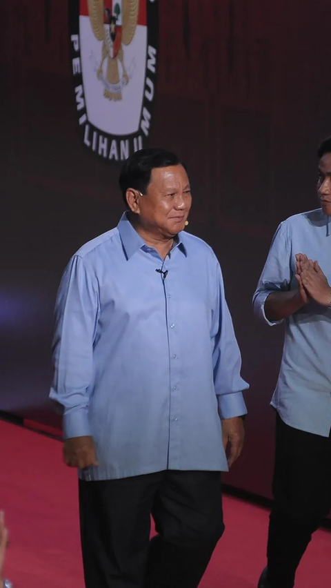 Hormat Prabowo Sapa Anies-Cak Imin saat Debat Capres 2024