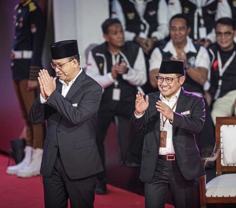 FOTO: Bicara Penegakan Hukum di Debat Capres, Anies Langsung 'Colek' Prabowo