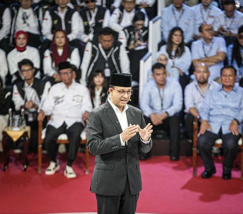 FOTO: Bicara Penegakan Hukum di Debat Capres, Anies Langsung 'Colek' Prabowo