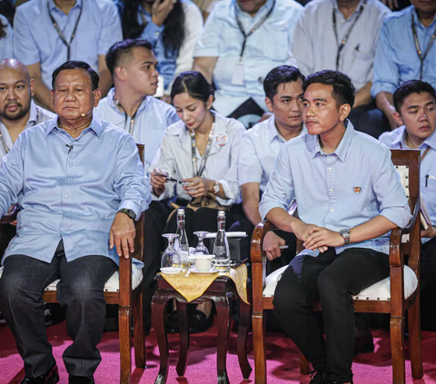 Pasangan Prabowo dan Gibran dalam debat perdana Pilpres 2024