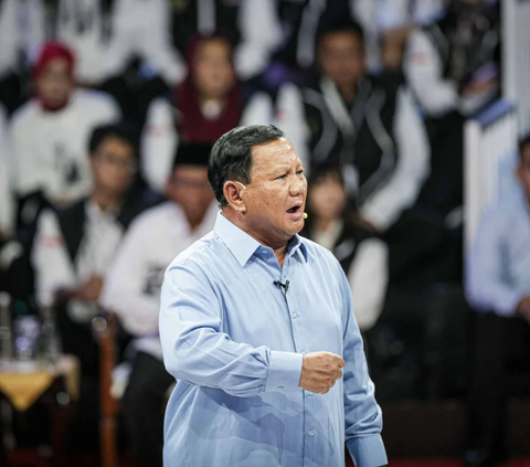 Pasangan Prabowo dan Gibran dalam debat perdana Pilpres 2024