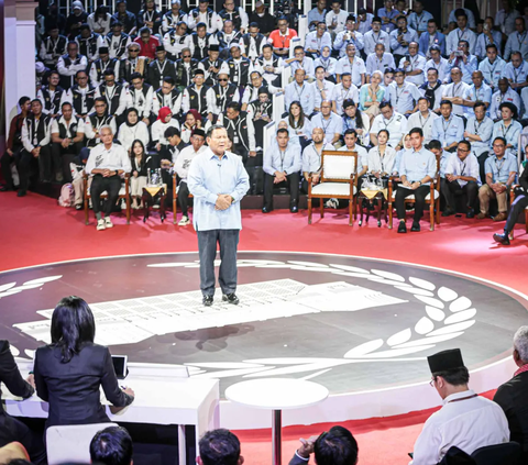 Capres Prabowo dalam debat perdana Pilpres 2024
