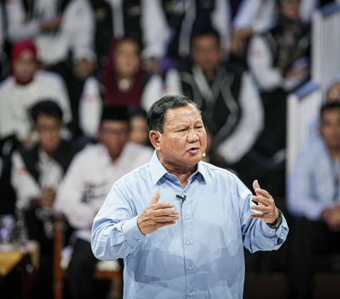 Capres Prabowo dalam debat perdana Pilpres 2024