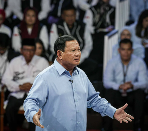 Capres Prabowo dalam debat perdana Pilpres 2024
