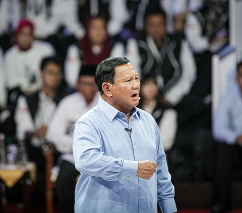 Pasangan Prabowo dan Gibran dalam debat perdana Pilpres 2024