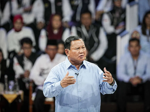 Capres Prabowo dalam debat perdana Pilpres 2024