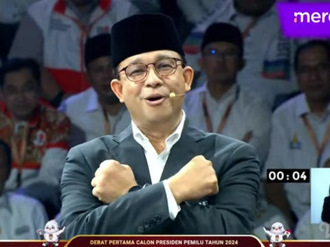 Gaya Anies Tiru 'Wakanda Forever' Ala Black Panther saat Debat Capres