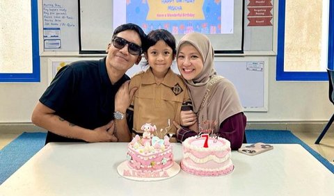 Desta dan Natasha Rizky selalu kompak untuk sang anak. Desta dan Natasha Rizky juga hadir bersama saat momen ulang tahun Miskha Juli lalu.<br>