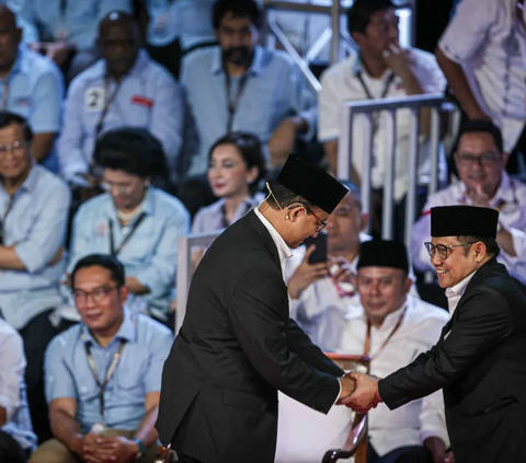 Gelaran debat perdana antarcapres di Kantor KPU RI, Jakarta, Selasa (12/12) malam berlangsung seru dan penuh sorotan.