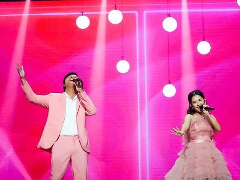 Portrait of Rizky Febian and Ziva Magnolya's Dazzling Performance on Stage