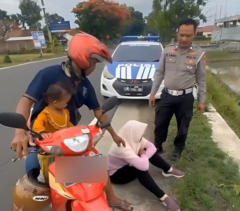 Request for Newly Purchased Motorcycle Registration Under Her Name Rejected by Husband, Mothers Get Upset and Crying on the Side of the Road