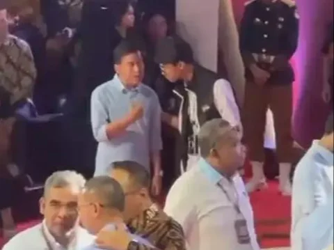 Potret Gibran dan Alam Ganjar Ngobrol di Sela Jeda Debat Capres