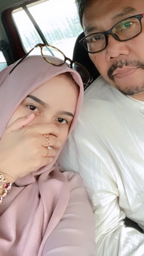 Menikah dengan Duda Lebih Tua 24 Tahun, Kisah Cinta Wanita Ini Viral Curi Perhatian