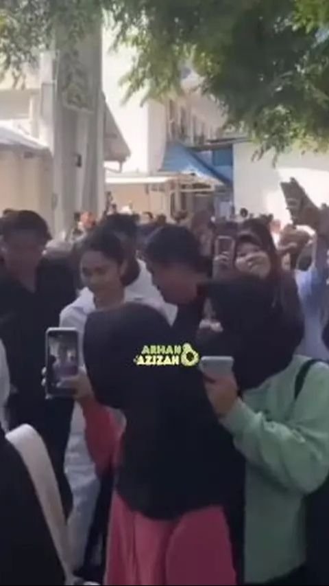 Udinus jadi heboh karena Azizah Salsha dan Pratama Arhan mampir.