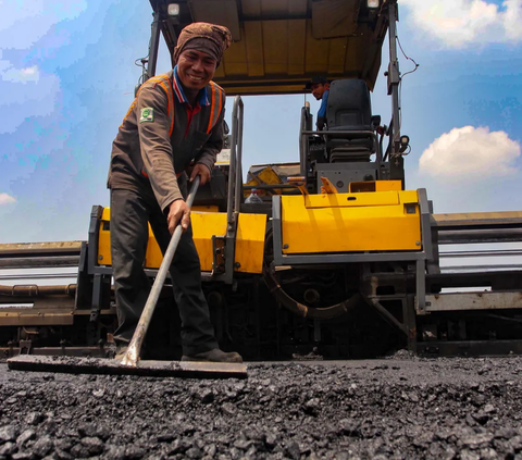 FOTO: Melihat Teknologi Pengaspalan Jalan Menggunakan 410 Ton Aspal Plastik untuk Proyek Jalan Perumahan BSD Serpong