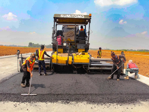 FOTO: Melihat Teknologi Pengaspalan Jalan Menggunakan 410 Ton Aspal Plastik untuk Proyek Jalan Perumahan BSD Serpong