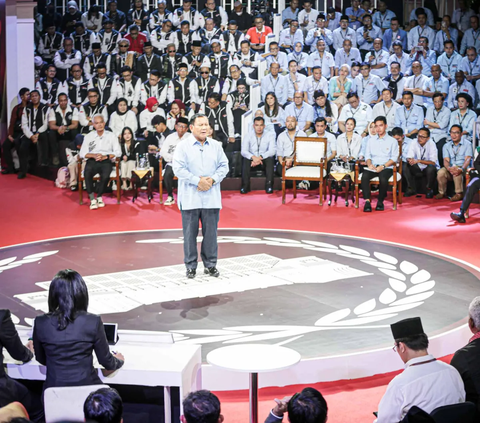 Sempat ada momen Prabowo memotong ketika Anies sedang bicara.