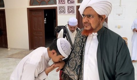 <b>Bareng Habib Umar</b>