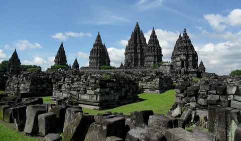 3. Candi Prambanan<br>