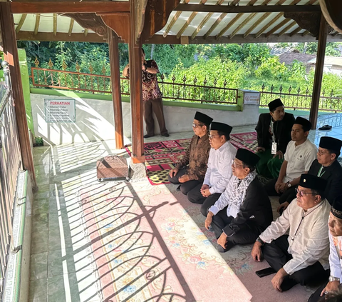 Mahfud Temui Abuya Muhtadi, Terima Dukungan hingga Ziarah Makam Abuya Dimyathi