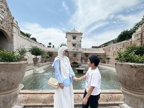 10 Momen Keseruan Shireen Sungkar Liburan di Yogyakarta Bareng 'Anak Bujang'