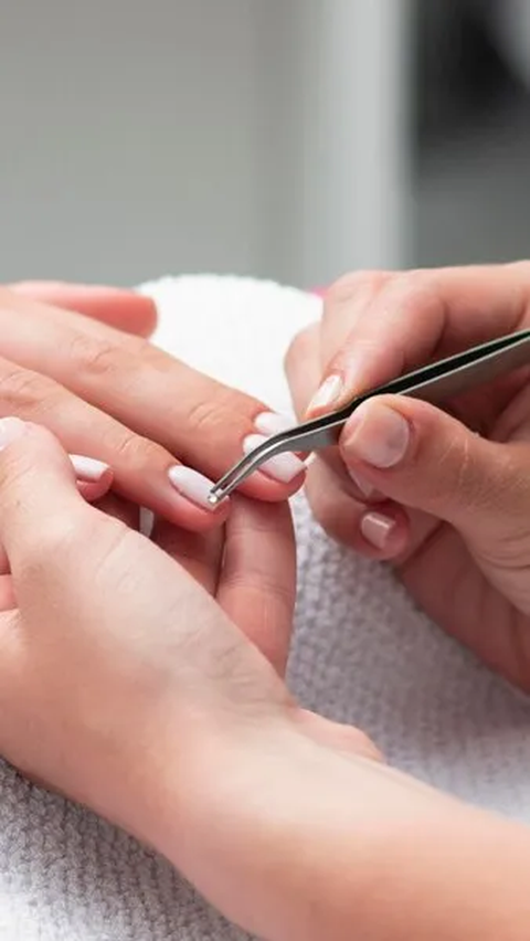 Cara Merawat Kuku dengan Manicure dan Pedicure