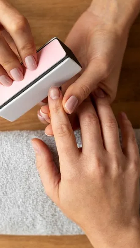 Tips Aman untuk Manicure dan Pedicure di Salon