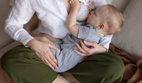 Pastikan Bayi Menyusu dengan Benar