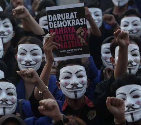 FOTO: Aksi Ratusan Mahasiswa di Samarinda Demo Lawan Politik Dinasti dan Pelanggaran HAM