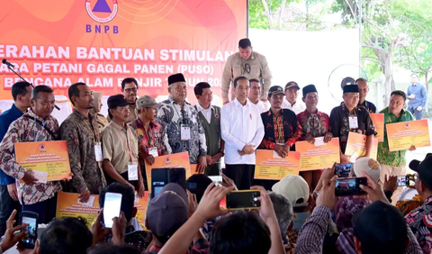 Tasirah (50) warga Bondansari, Kecamatan Wiradesa, Kabupaten Pekalongan itu berhasil membawa pulang hadiah berupa sepeda lantaran bisa menyebut isi Pancasila di depan Presiden Republik Indonesia, Joko Widodo.<br>