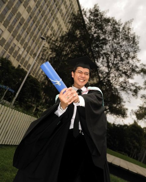 Foto-foto Iqbaal Ramadhan saat Prosesi Wisuda, jadi Lulusan Universitas Top di Australia