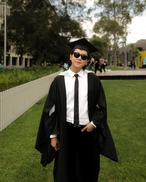 Foto-foto Iqbaal Ramadhan saat Prosesi Wisuda, jadi Lulusan Universitas Top di Australia