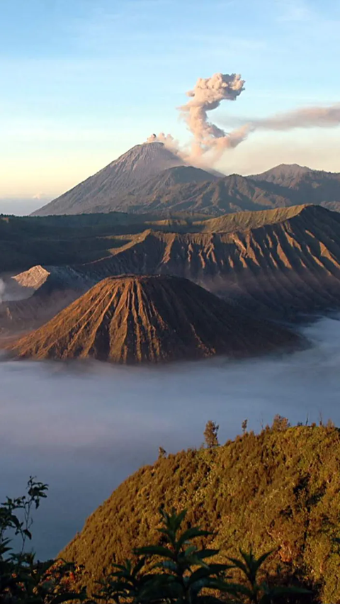 Aktivitas Vulkanis Kawah Gunung Bromo Meningkat, Masyarakat Diimbau Waspada Letusan Freatik
