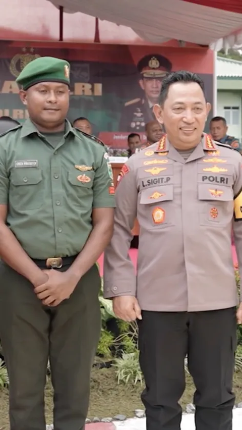 Prajurit ini Ngefans ke Kapolri Sampai Minta Foto Bareng, Panglima TNI 'Kenapa Enggak Mau sama Saya? Saya Galak'