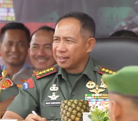 Prajurit ini Ngefans ke Kapolri Sampai Minta Foto Bareng, Panglima TNI 'Kenapa Enggak Mau sama Saya? Saya Galak'