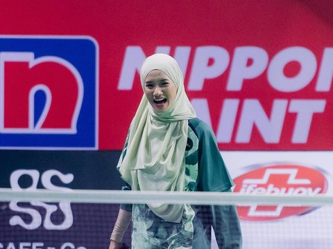 Sporty Pashmina Tutorial by Atita Haris, a Malaysian Celebgram who Captivates Attention at Vindes Sport