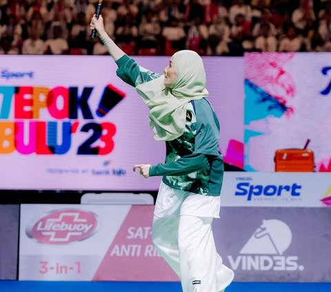 Sporty Pashmina Tutorial by Atita Haris, a Malaysian Celebgram who Captivates Attention at Vindes Sport