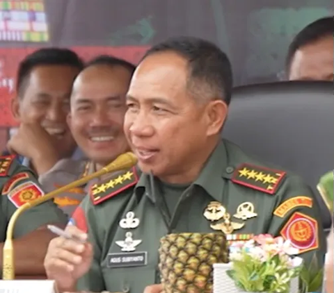 Prajurit ini Ngefans ke Kapolri Sampai Minta Foto Bareng, Panglima TNI 'Kenapa Enggak Mau sama Saya? Saya Galak'