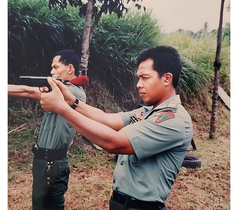 Mayjen Farid Makruf saat Perwira Muda, Gagah Berbaret Merah Fokus Latihan Menembak
