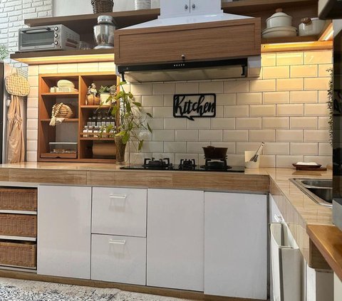 Potret Desain Dapur Manis dengan Aksen Rotan Bernuansa Modern