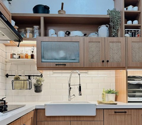 Potret Desain Dapur Manis dengan Aksen Rotan Bernuansa Modern