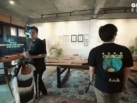Portrait of Baim Wong's New Office Before Collapse, There is a Container Functioned as a Room