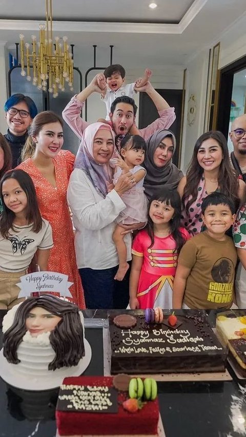 Tetap Kompak dengan Besan Meski Anak Diterpa Badai, Ini 10 Potret Kebersamaan Amy Qanita dan Ibunda Jeje Govinda Semasa Hidup