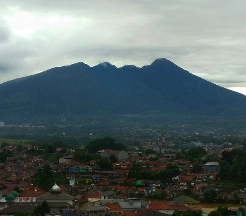 Usai Gempa, Jalur Pendakian Gunung Salak dan Kawah Ratu Ditutup