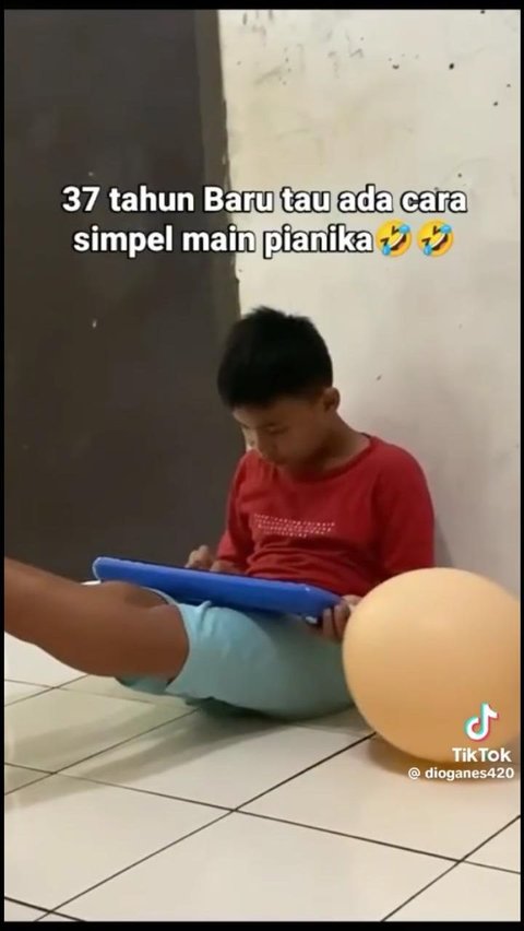 Viral Bocah Bagikan Cara Simpel Main Pianika, Warganet: Kenapa Dulu Enggak Kepikiran