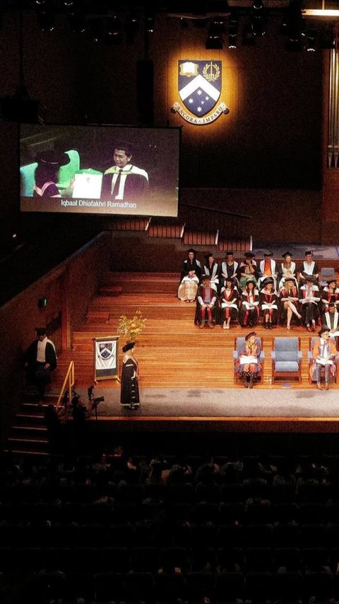 Foto-foto Iqbaal Ramadhan saat Prosesi Wisuda, jadi Lulusan Universitas Top di Australia