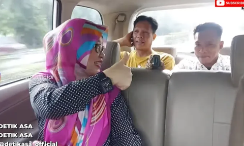 Merantau 10 Tahun Jadi Waria Akhirnya Ozi Saputra Pulang Kampung, Sang Ibu Langsung Memeluk Sambil Menangis