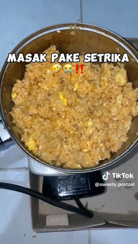 Tak hanya berbagai lauk dan sayur, mereka bahkan memasak nasi goreng dengan setrika.